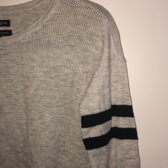 Light grey very soft American eagle top - Picture 3 of 6